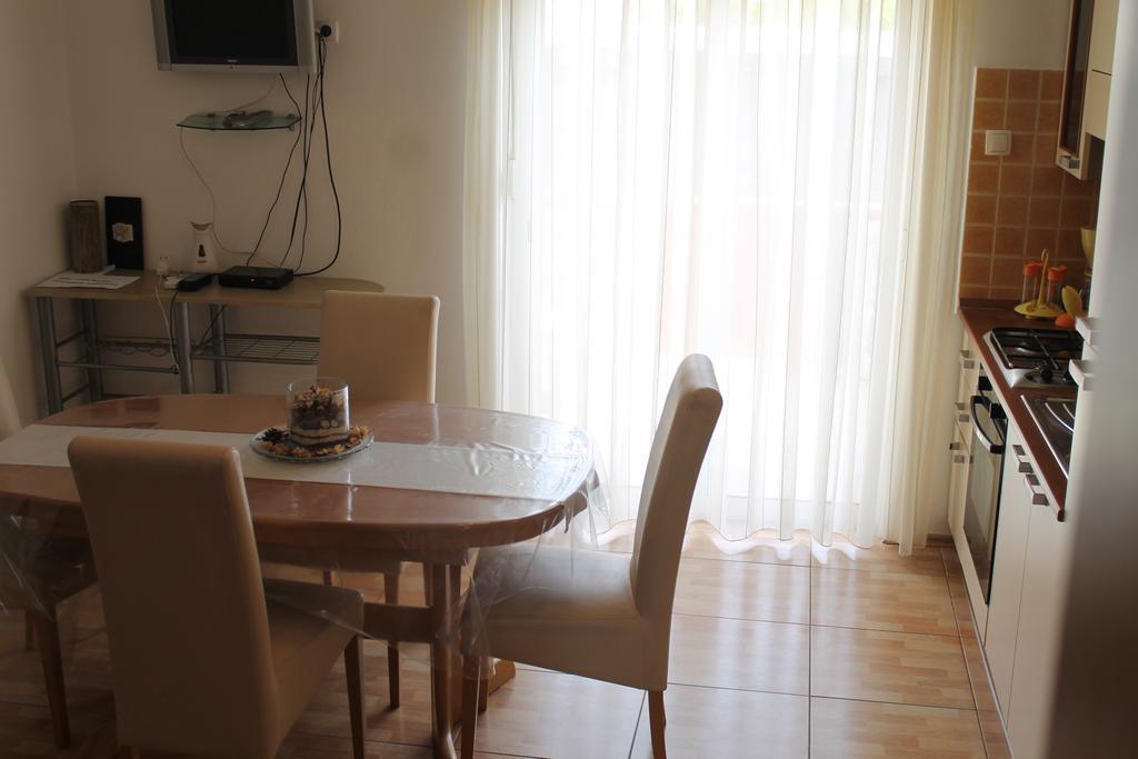Apartments Roko Kolinda Bibinje Exterior photo