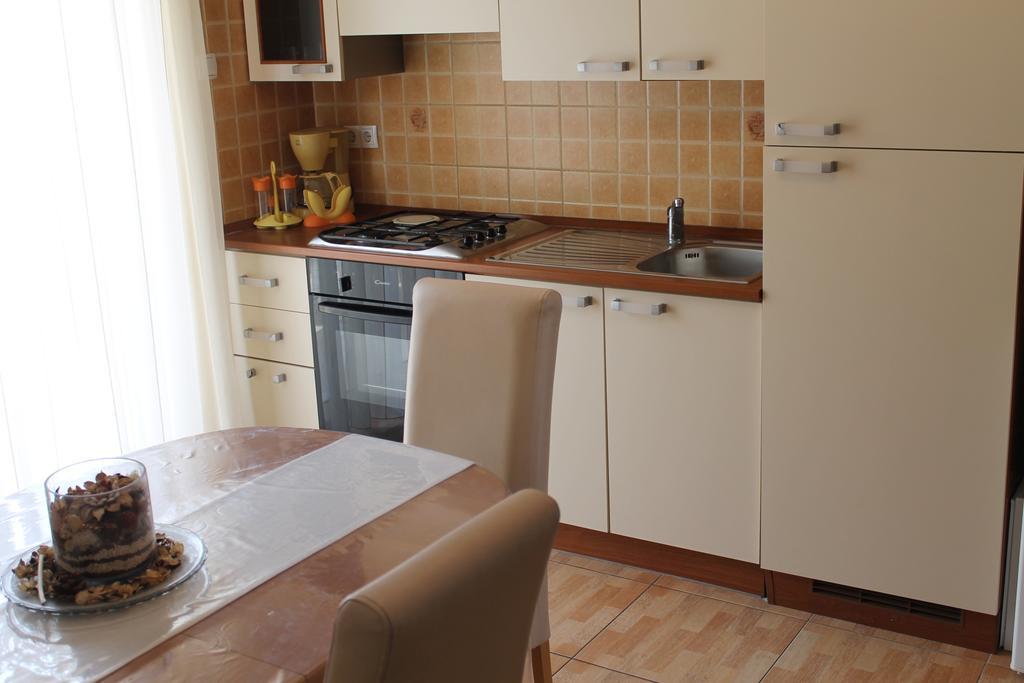 Apartments Roko Kolinda Bibinje Exterior photo